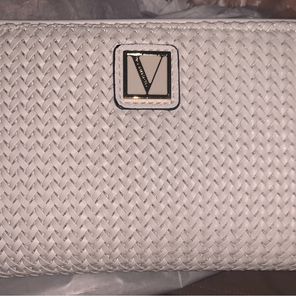 Victoria’s Secret The Victoria Wallet W/Tightly Woven Polyurethane White/Cream